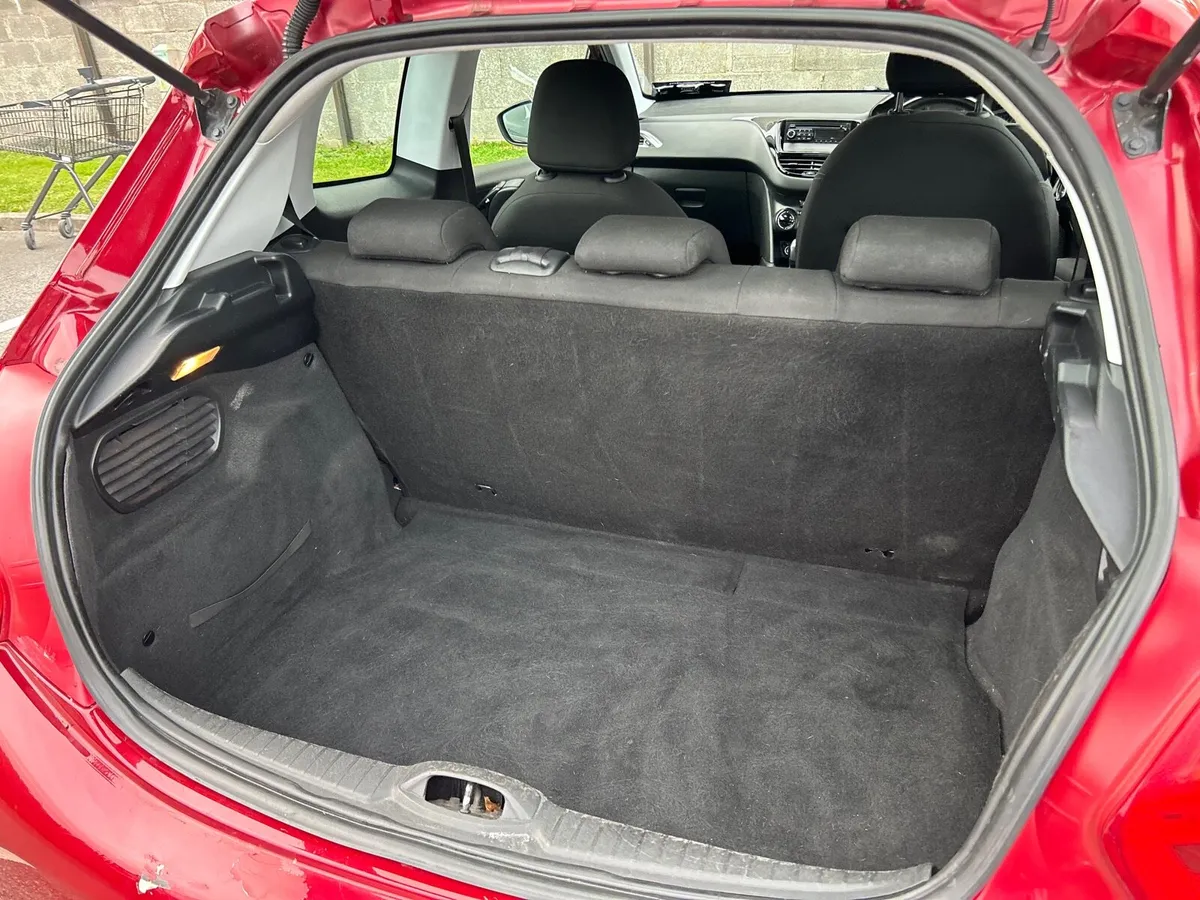 PUEGOT 208-PERFECT STARTER CAR-GREAT ON FUEL - Image 3