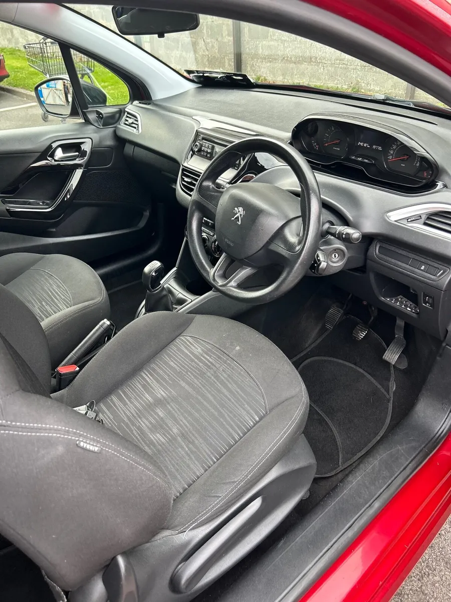 PUEGOT 208-PERFECT STARTER CAR-GREAT ON FUEL - Image 4
