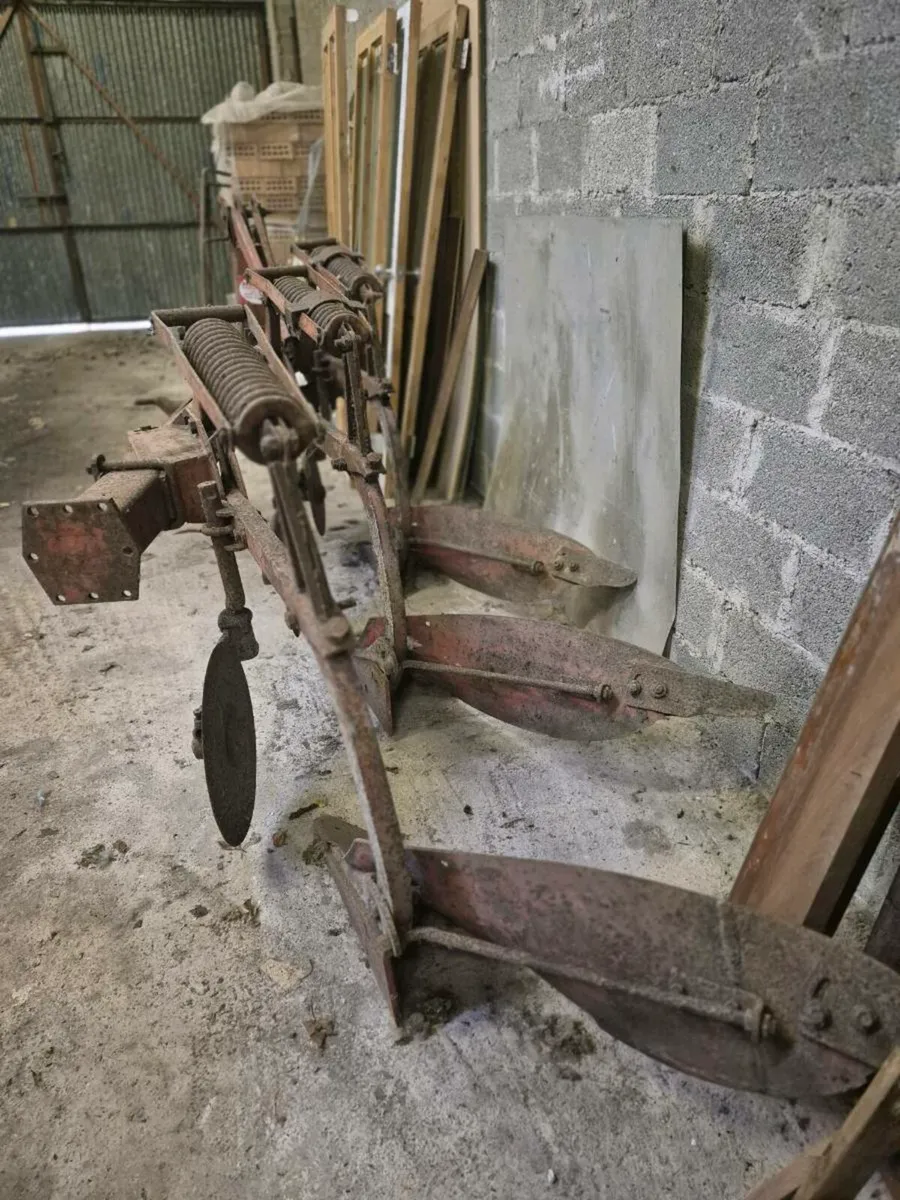 SANDERUM 3 FURROW SPRUNG PLOUGH - Image 2