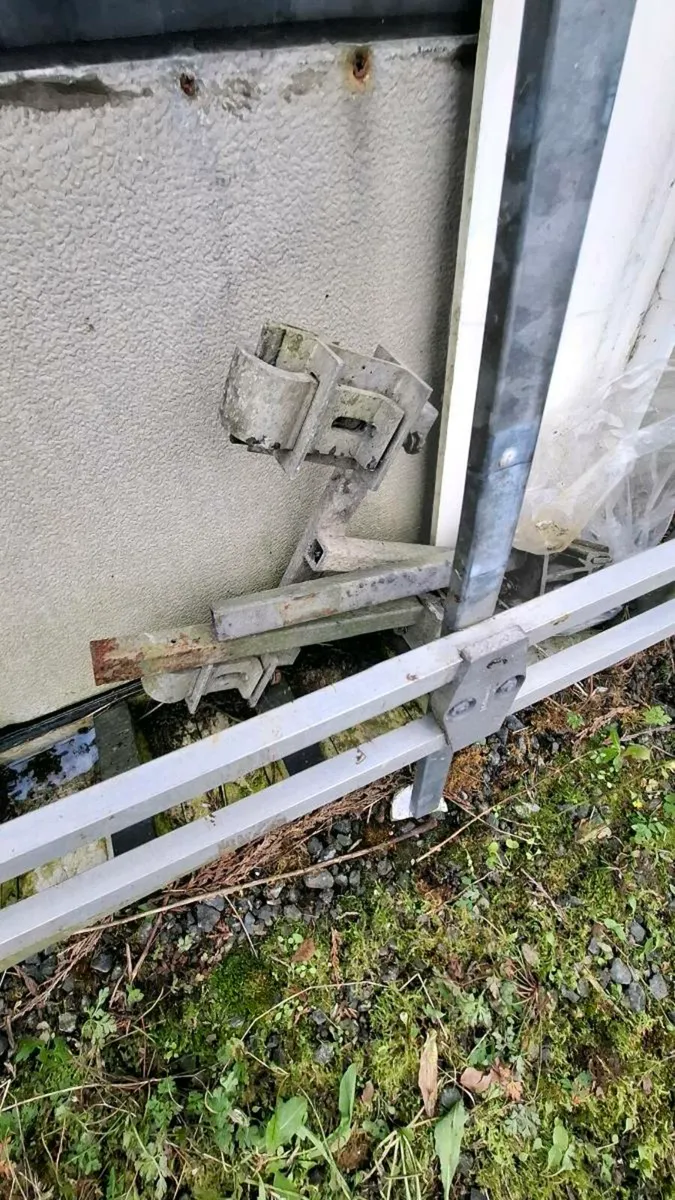 Glass Rack for LWB van - Image 2