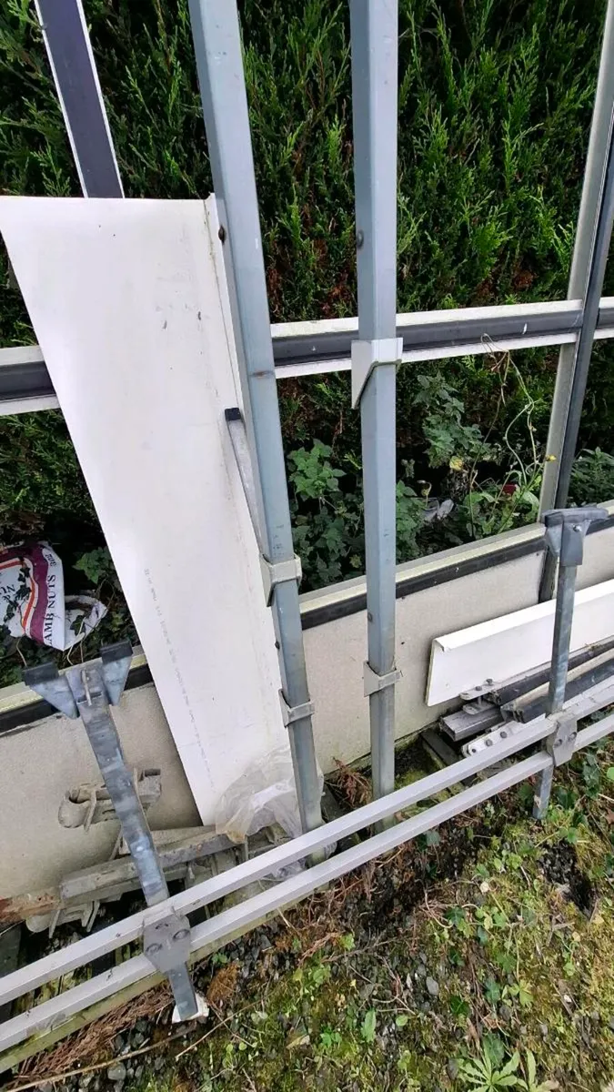 Glass Rack for LWB van - Image 3