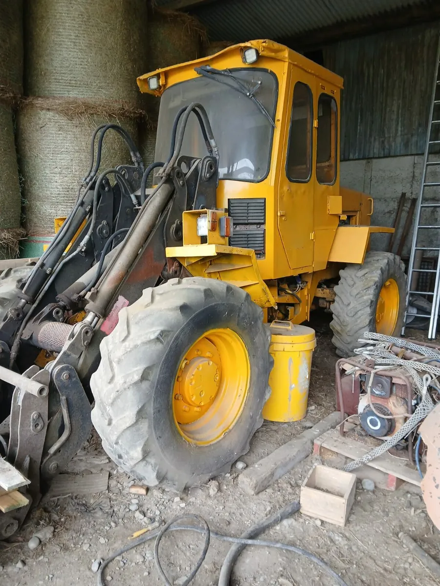 Volvo 4200 Loader - Image 2