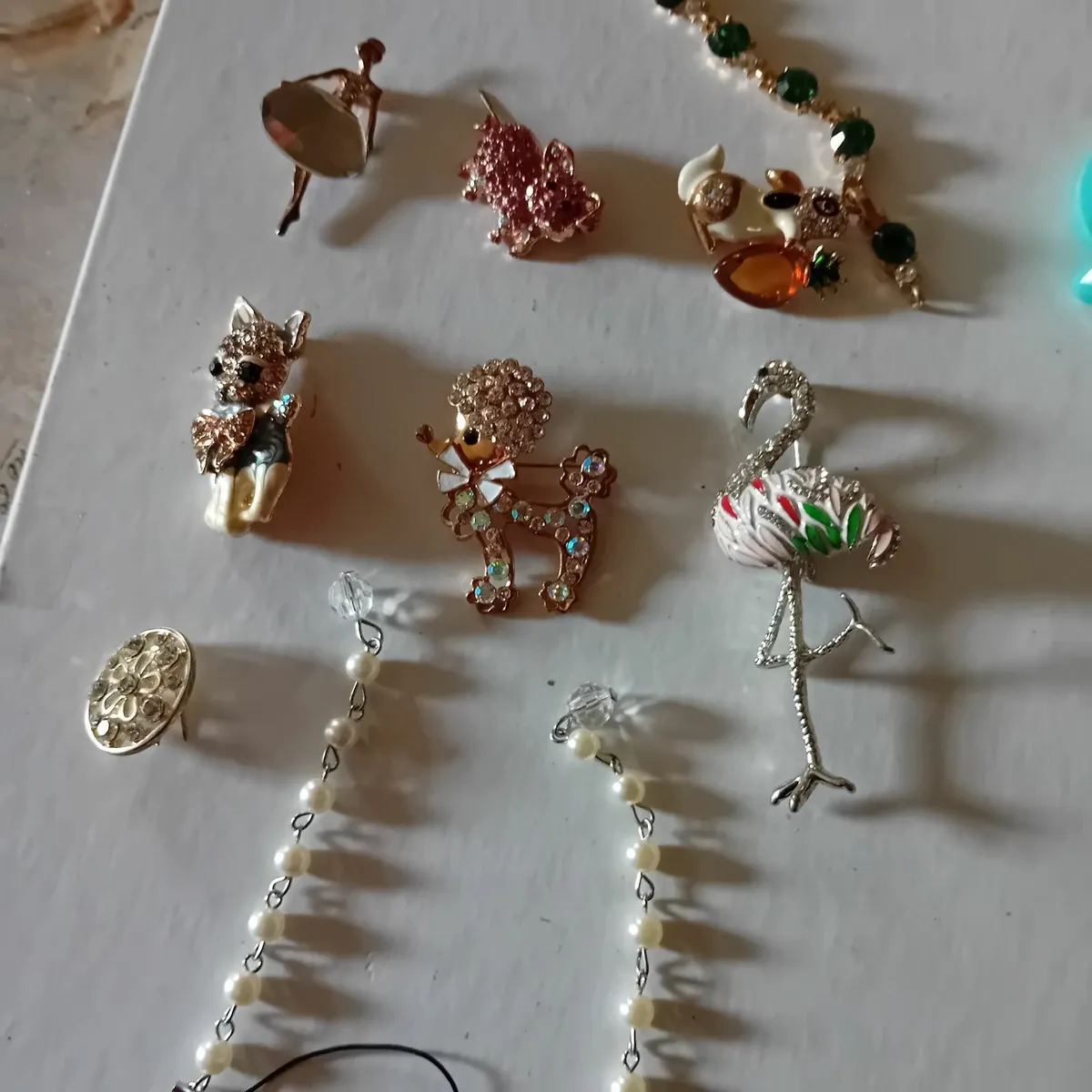 Job lol of Broaches and necklace s - Image 1