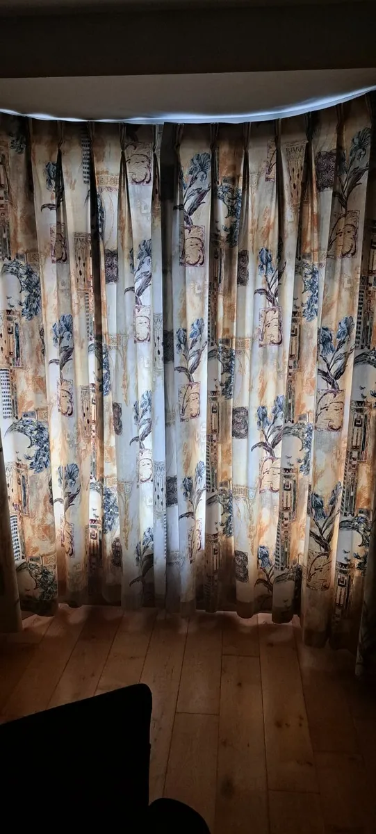 Curtains - Image 3