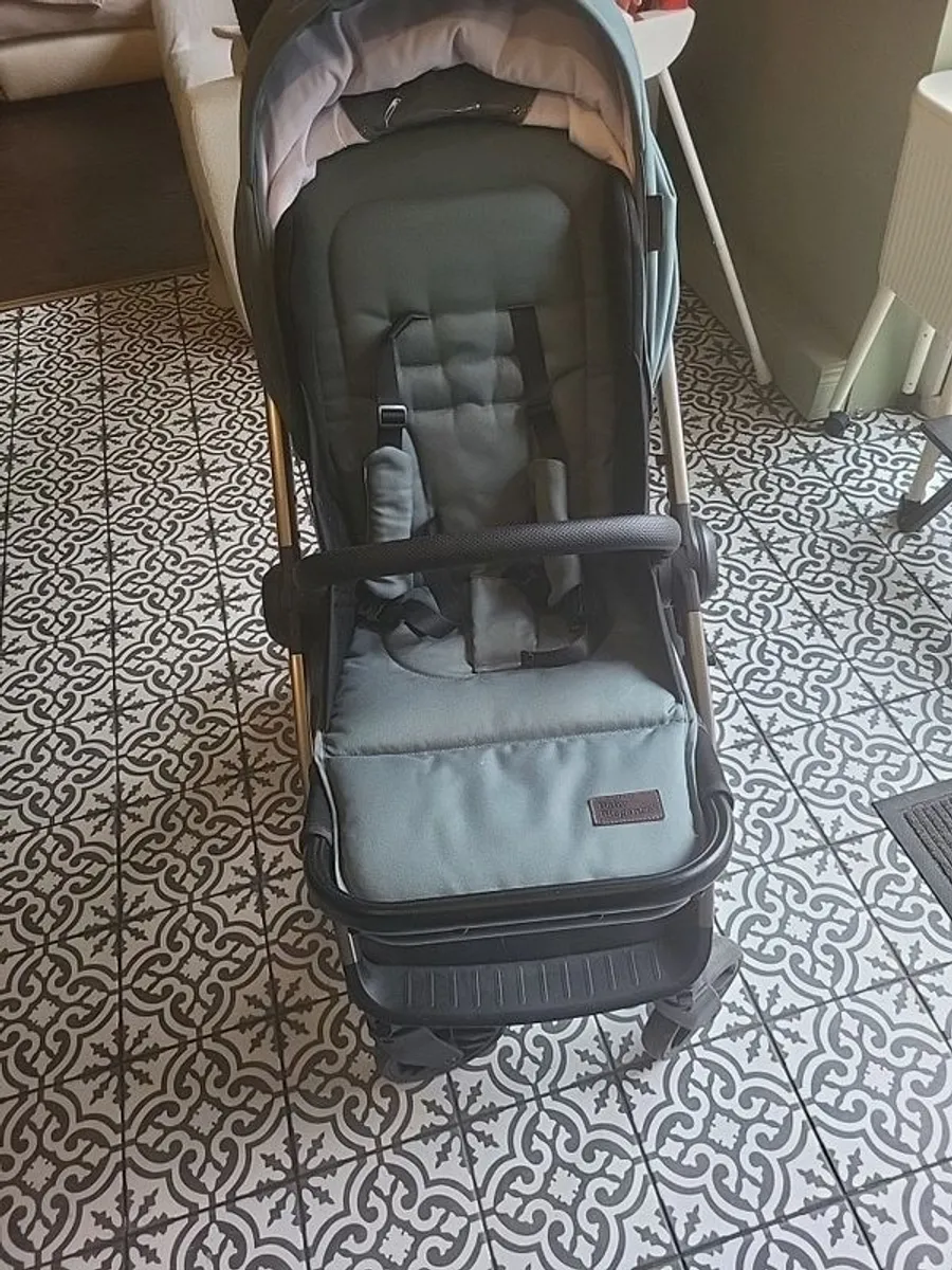 Baby stroller baby Elegance  stroller  perfect  condition  no rips  .spotless  clean  .sold as seen - Image 4