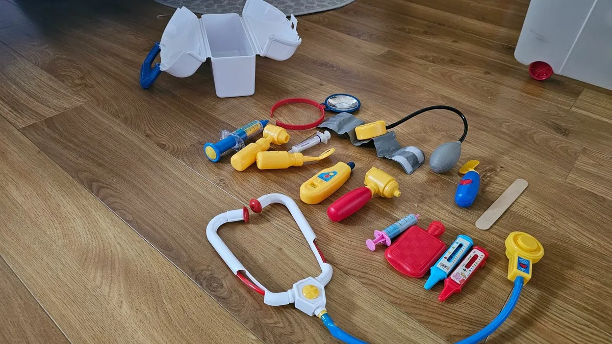 Toy doctor kit - Image 3