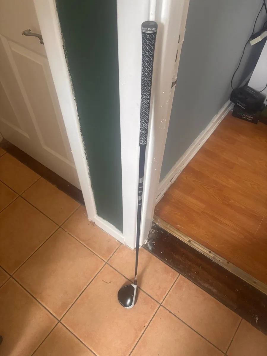 Taylormade Sim 2 3 wood - Image 1