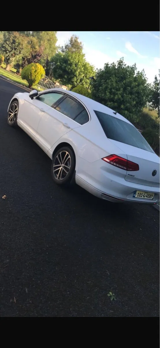Volkswagen Passat - Image 2