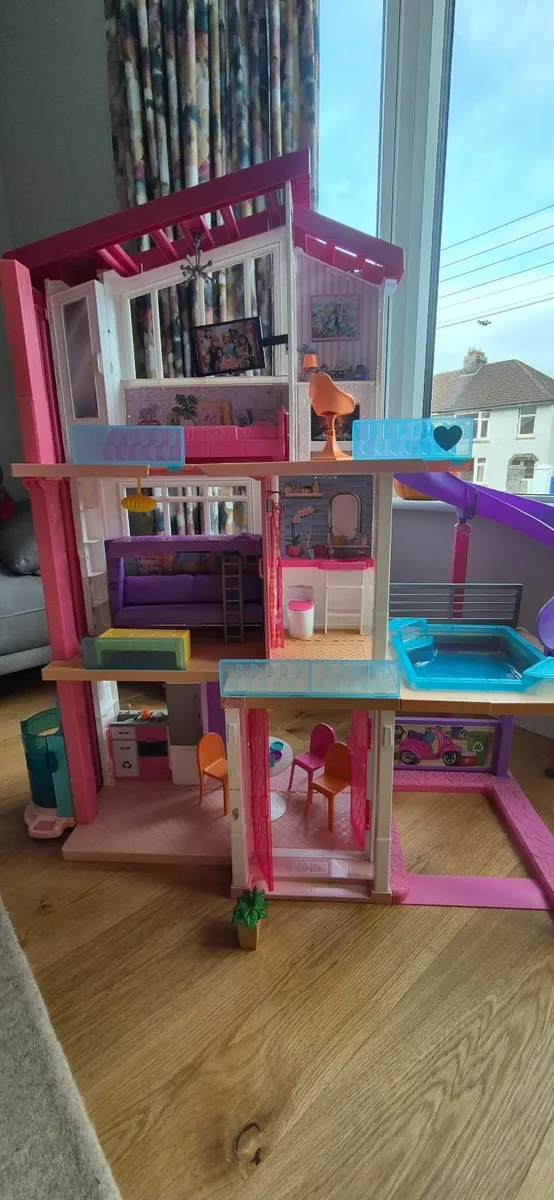 Barbie Dreamhouse & extra pieces - Image 1