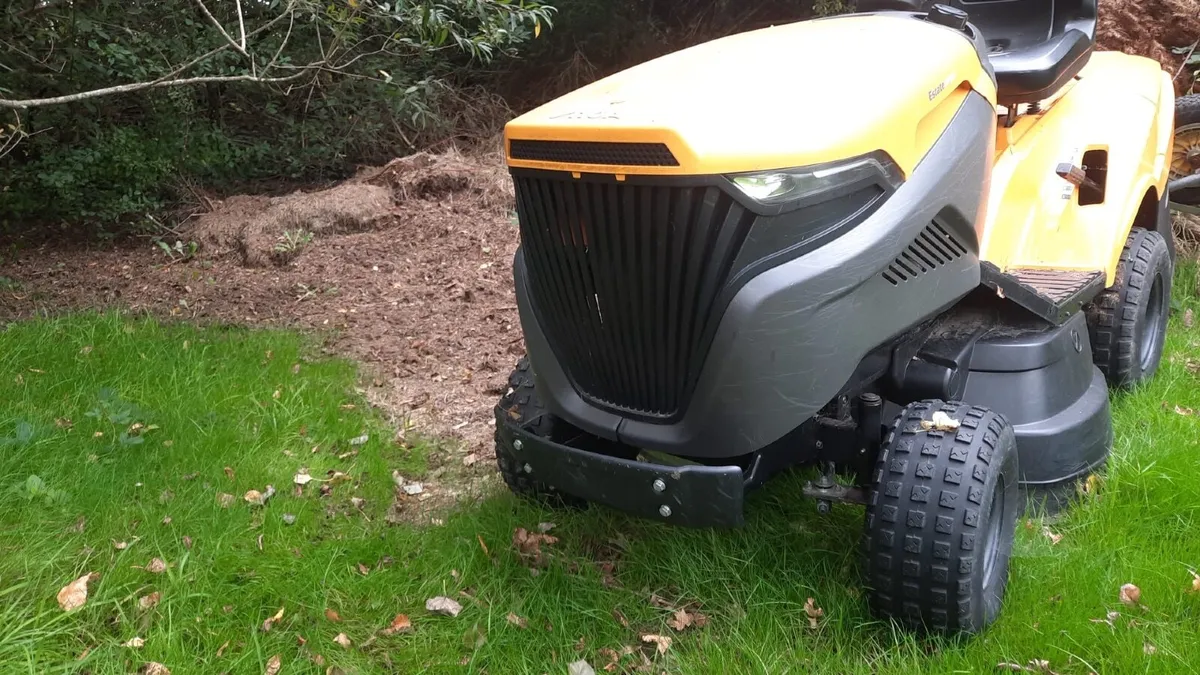 Ride on lawnmower - Image 2