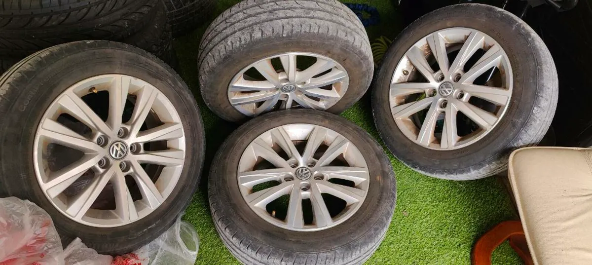 VW Polo Alloys without a single scratch