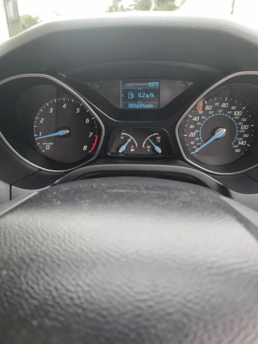 Ford Focus 2011 - Image 2