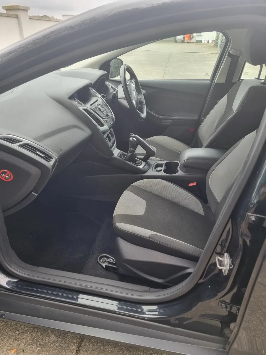 Ford Focus 2011 - Image 4