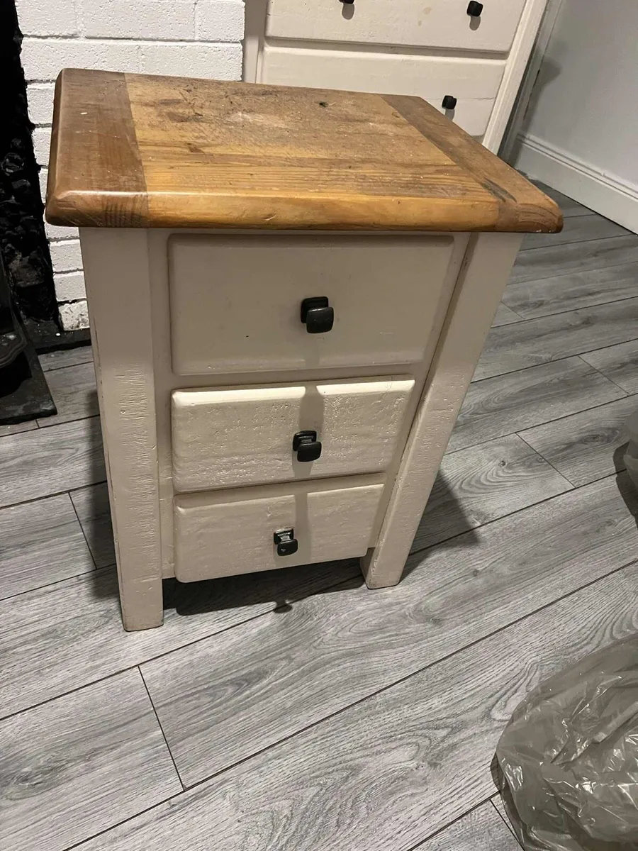 Chest of drawers & bedside locker - Image 2