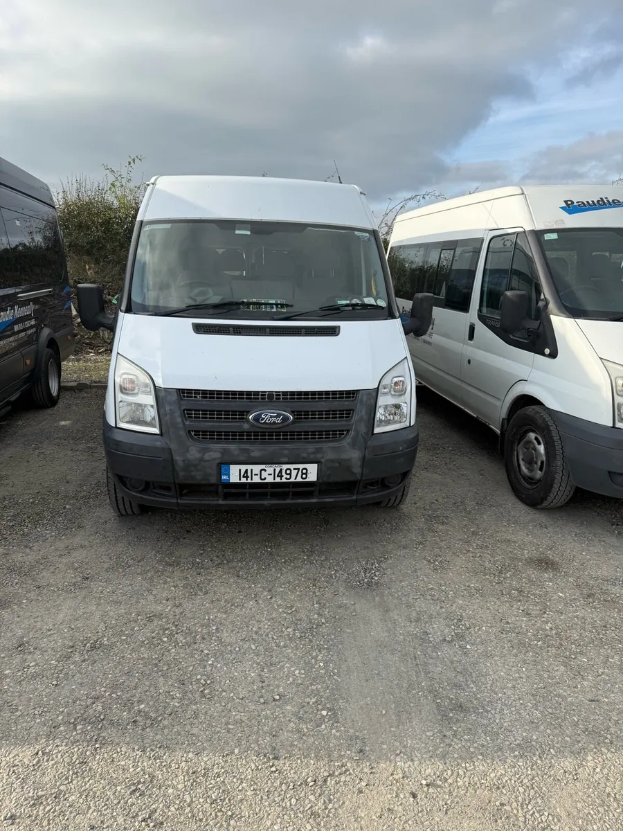 Buses & coaches - Image 1