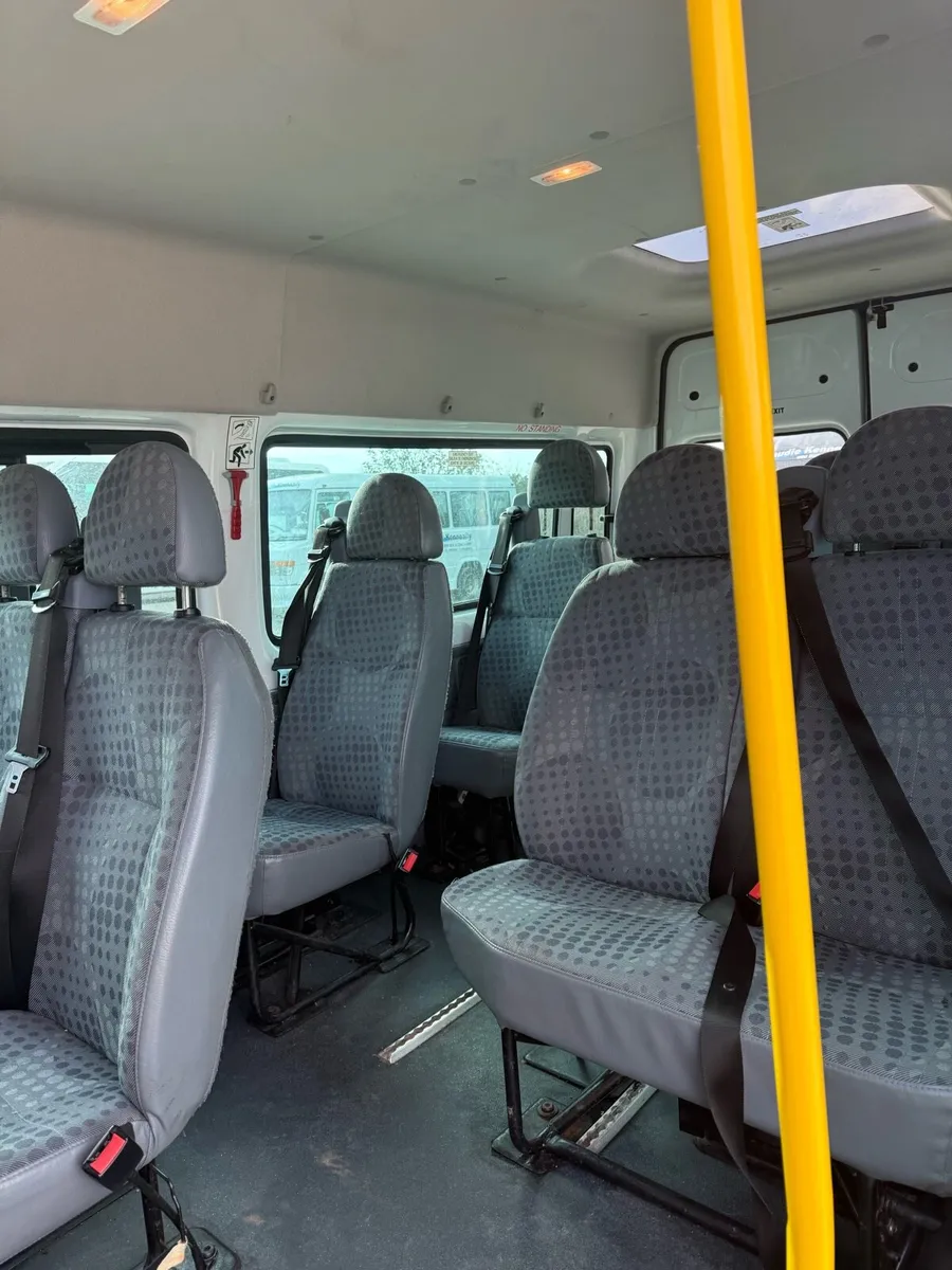 Buses & coaches - Image 3