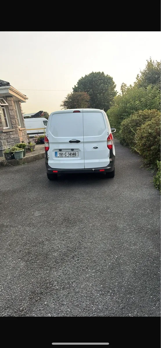 Ford transit courier - Image 4