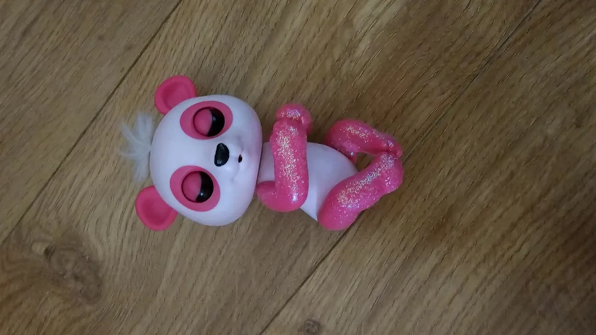 Girls pink panda fingerling toy - Image 3