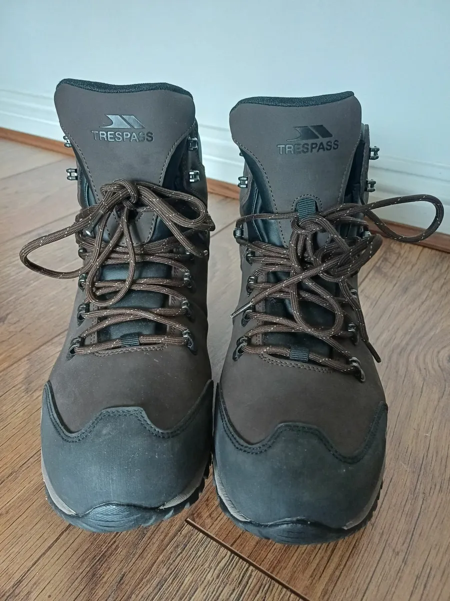 Selling a pair of Trespass waterproof hiking boots - Image 3