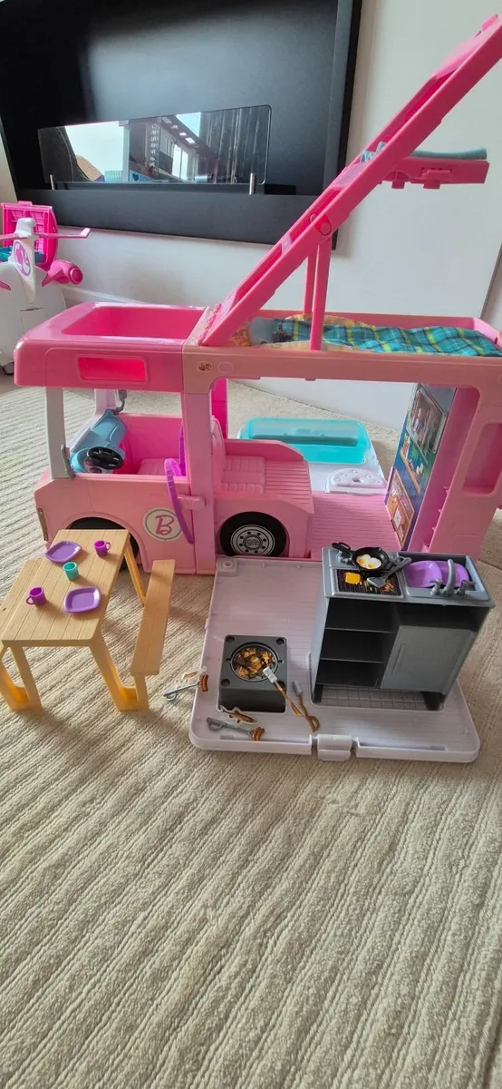 Barbie campervan - Image 1