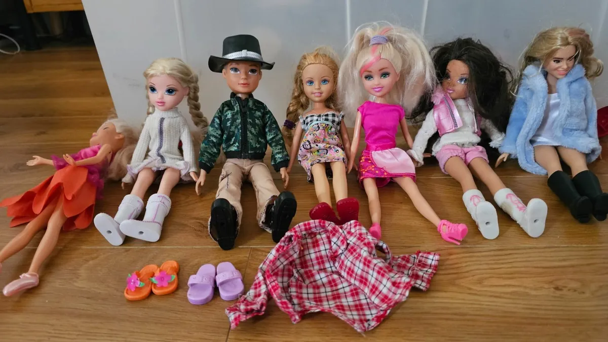 Bundle of 7 girls dolls - Image 1