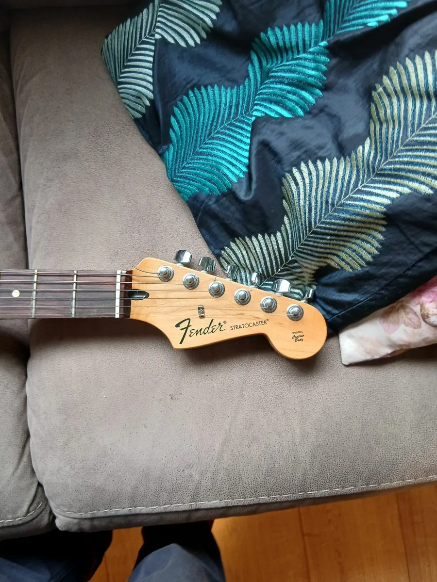 Fender Stratocaster - Image 2