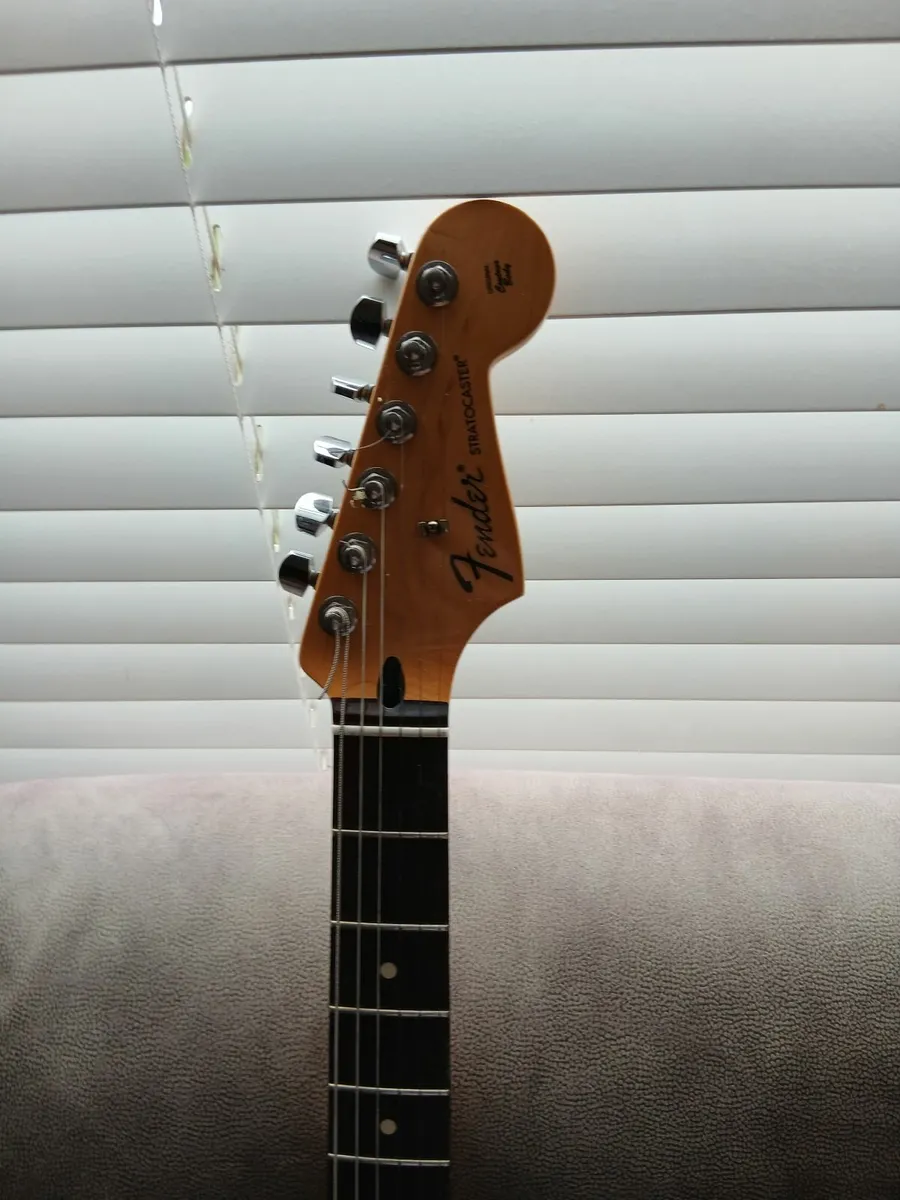 Fender Stratocaster - Image 4