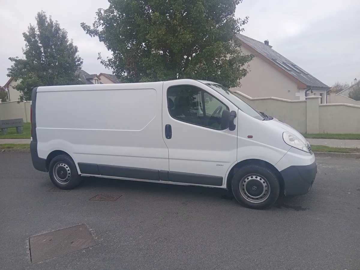 Opel Vivaro 2014 - Image 1