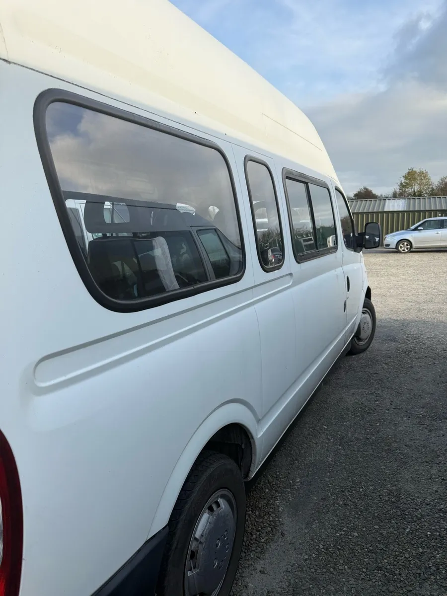 Minibus - Image 4