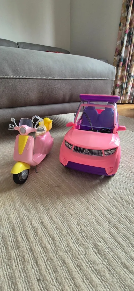 Barbie car, stage,  drumset & moped - Image 1