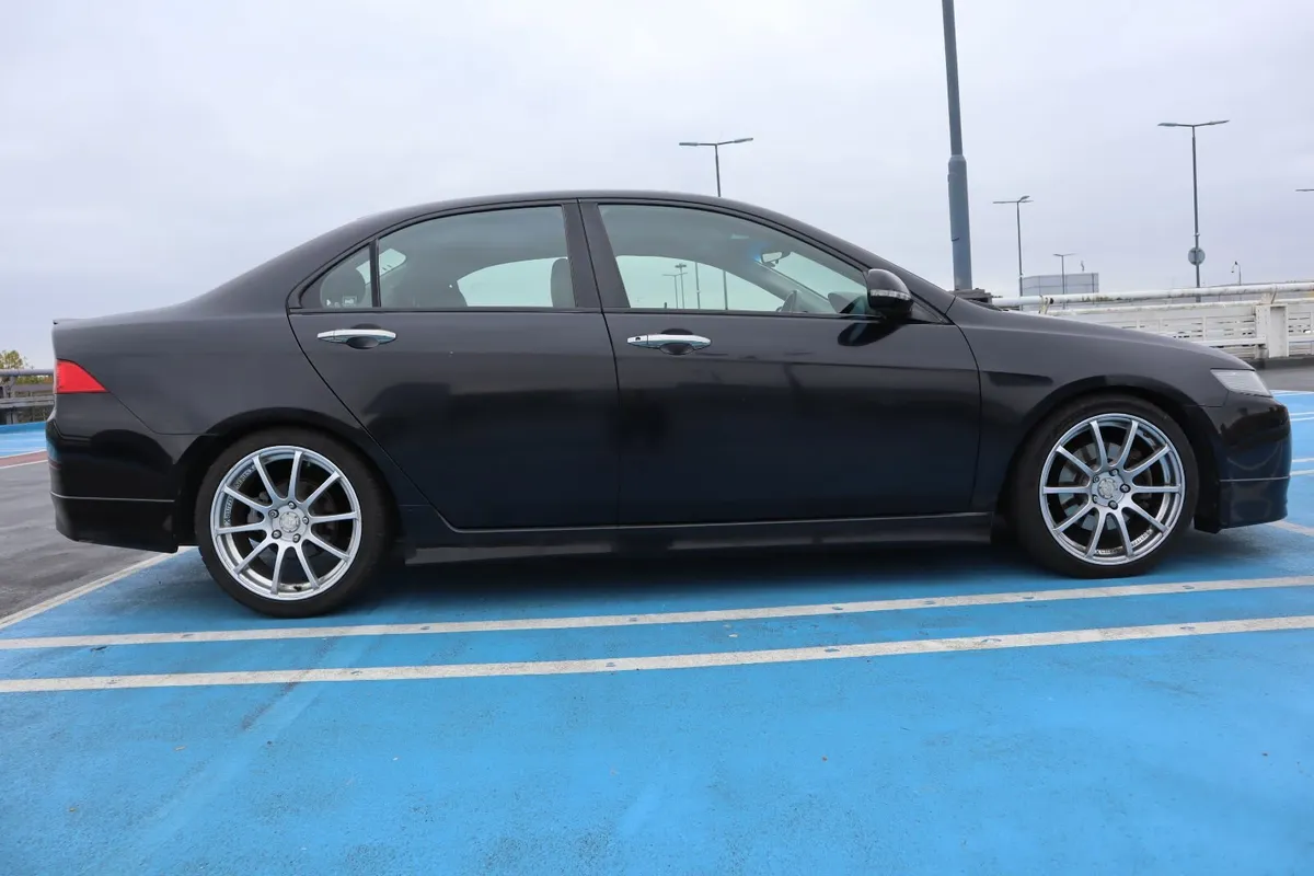2004 Honda Accord Euro R - Image 4