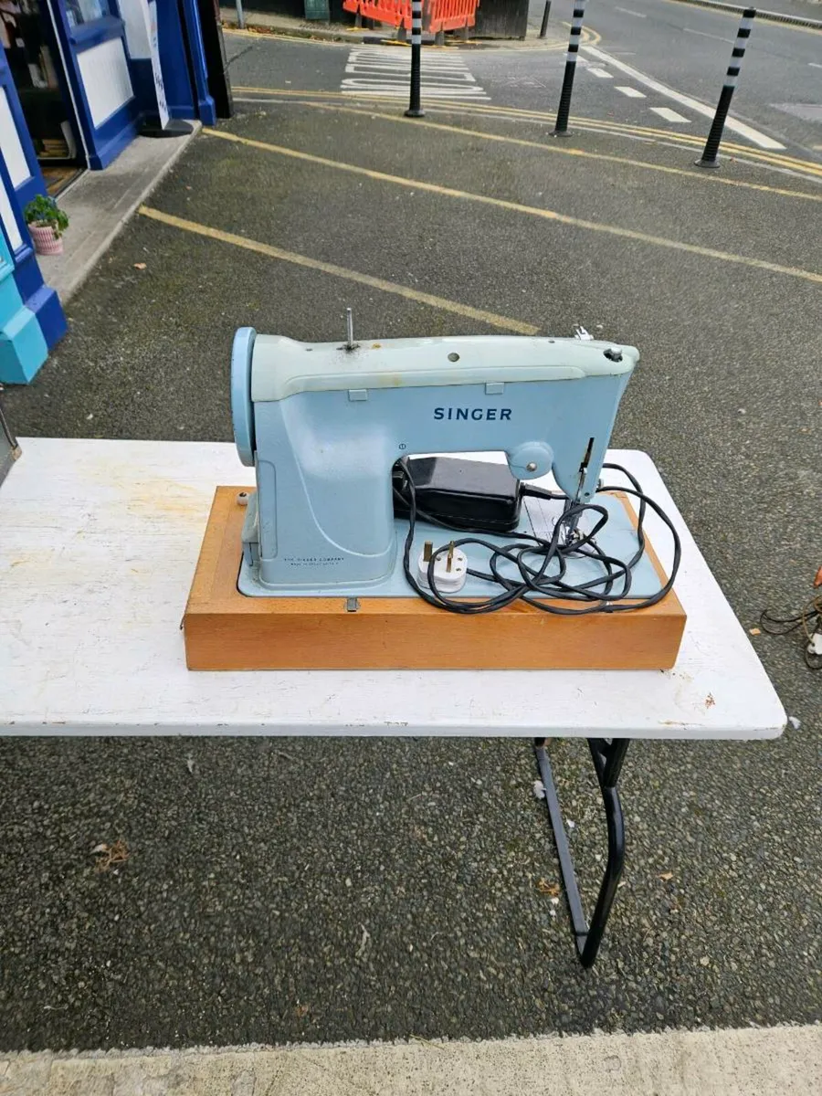Vintage Singer Sewing Machine - Image 2