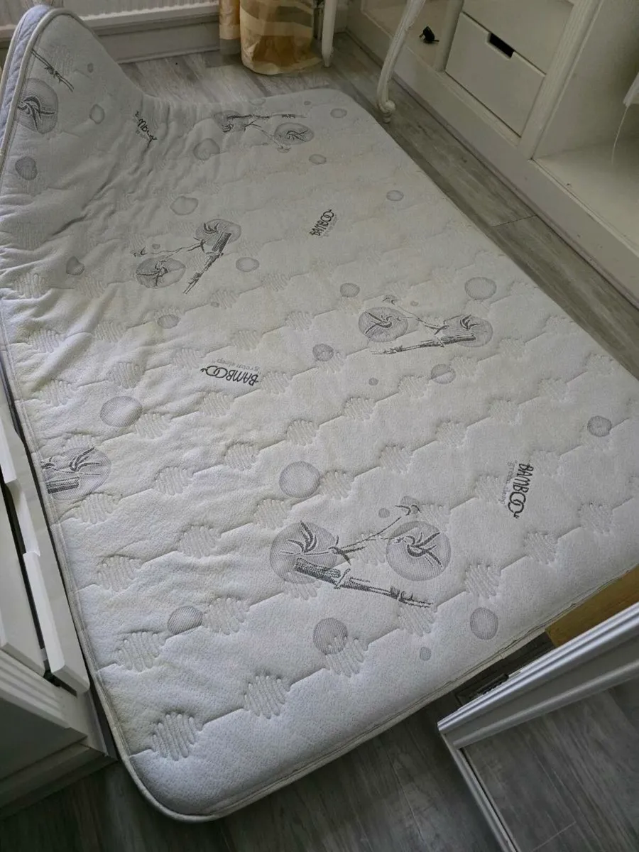 Bed,mattress and topper - Image 2
