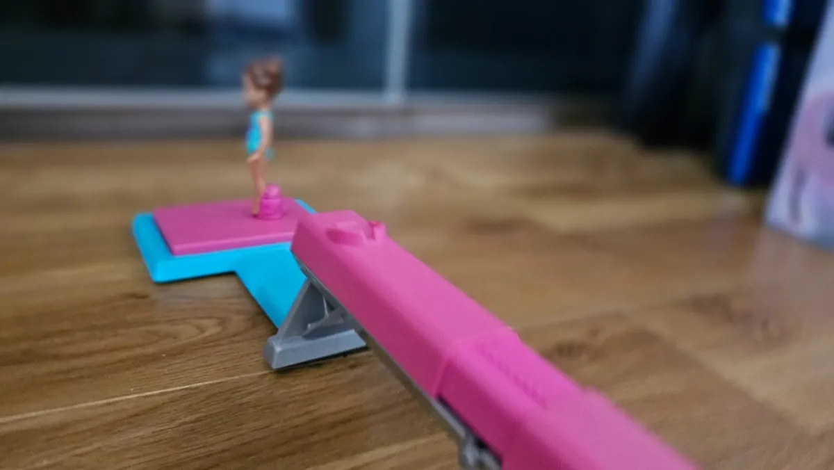 Girls doll and beam gymnastics toy - Image 4
