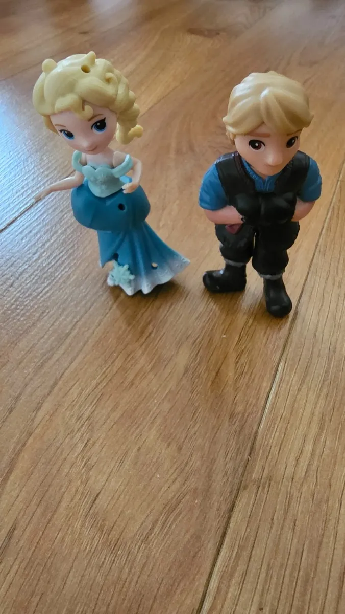 9 girls Disney dress up dolls - Image 2