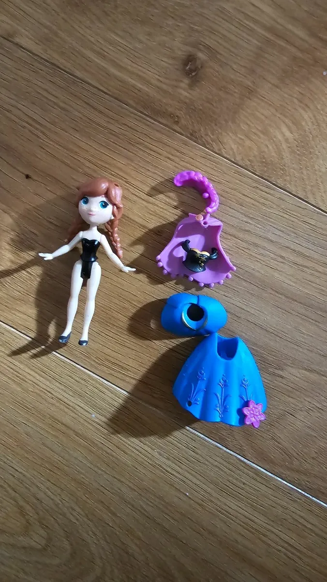 9 girls Disney dress up dolls - Image 3