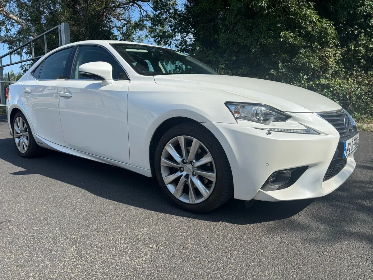 142 LEXUS IS300H NCT 08/26 - Image 2