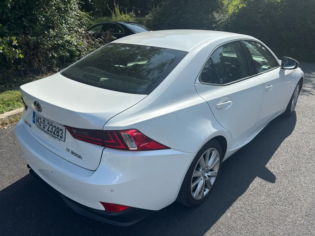 142 LEXUS IS300H NCT 08/26 - Image 3