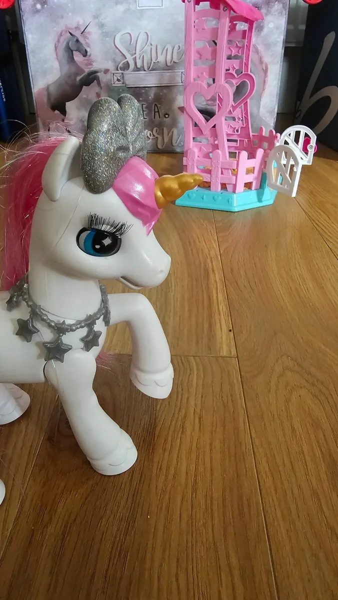 Girl pets alive unicorn and stable - Image 3