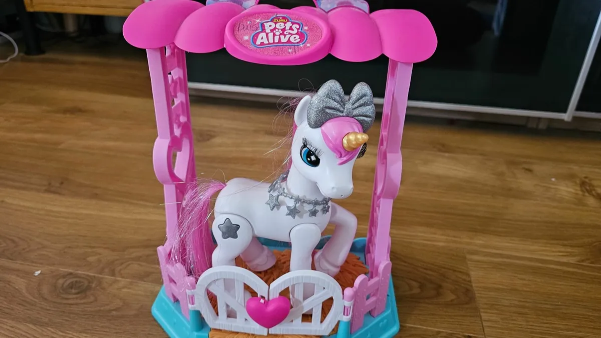 Girl pets alive unicorn and stable - Image 1