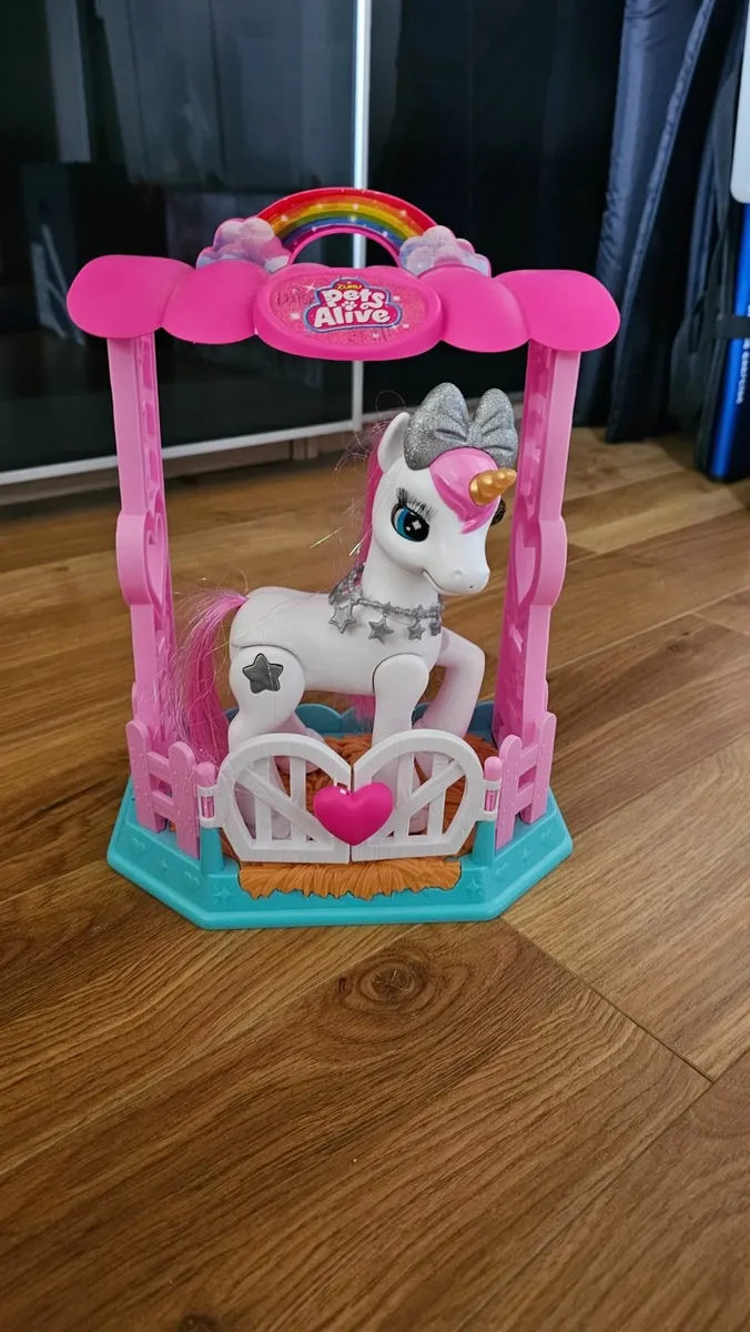 Girl pets alive unicorn and stable - Image 4