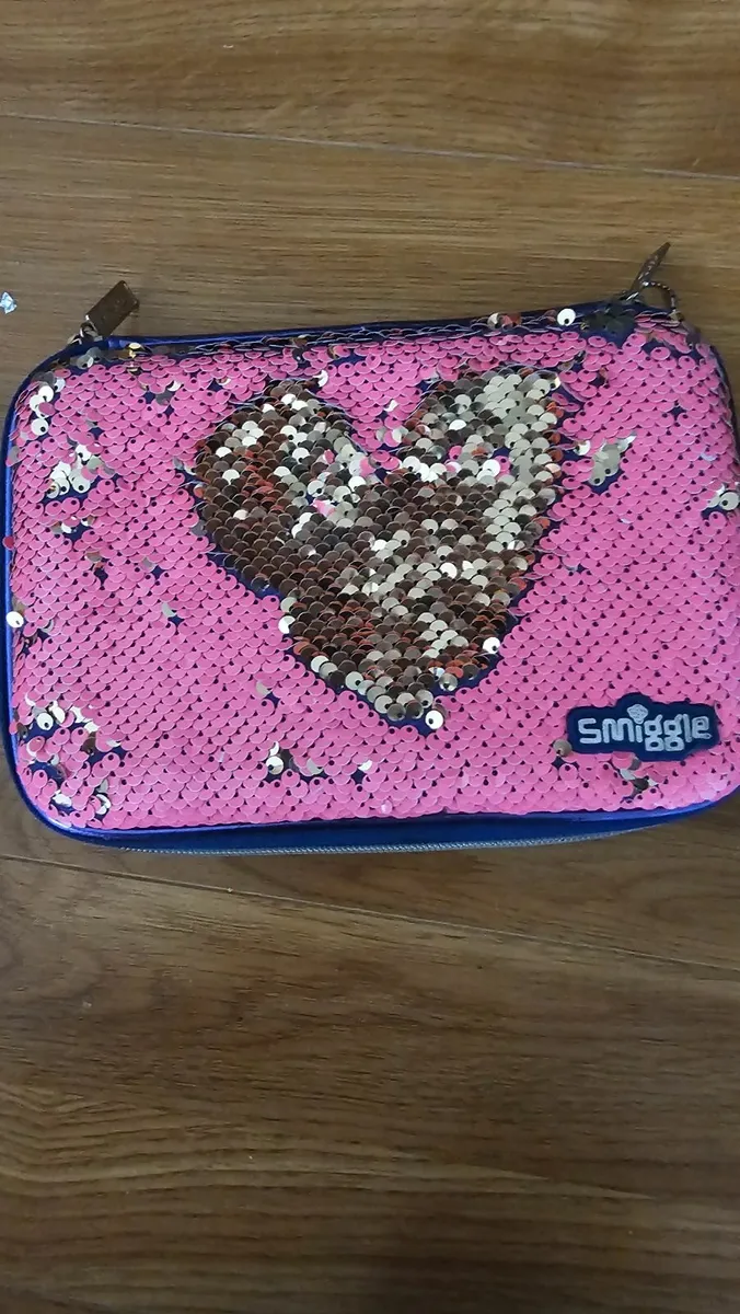 Girls smiggle pencil case, pen and keyring - Image 4