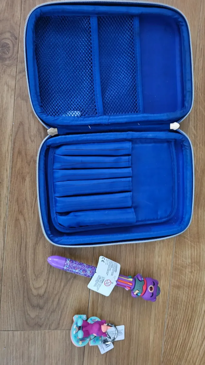 Girls smiggle pencil case, pen and keyring - Image 2