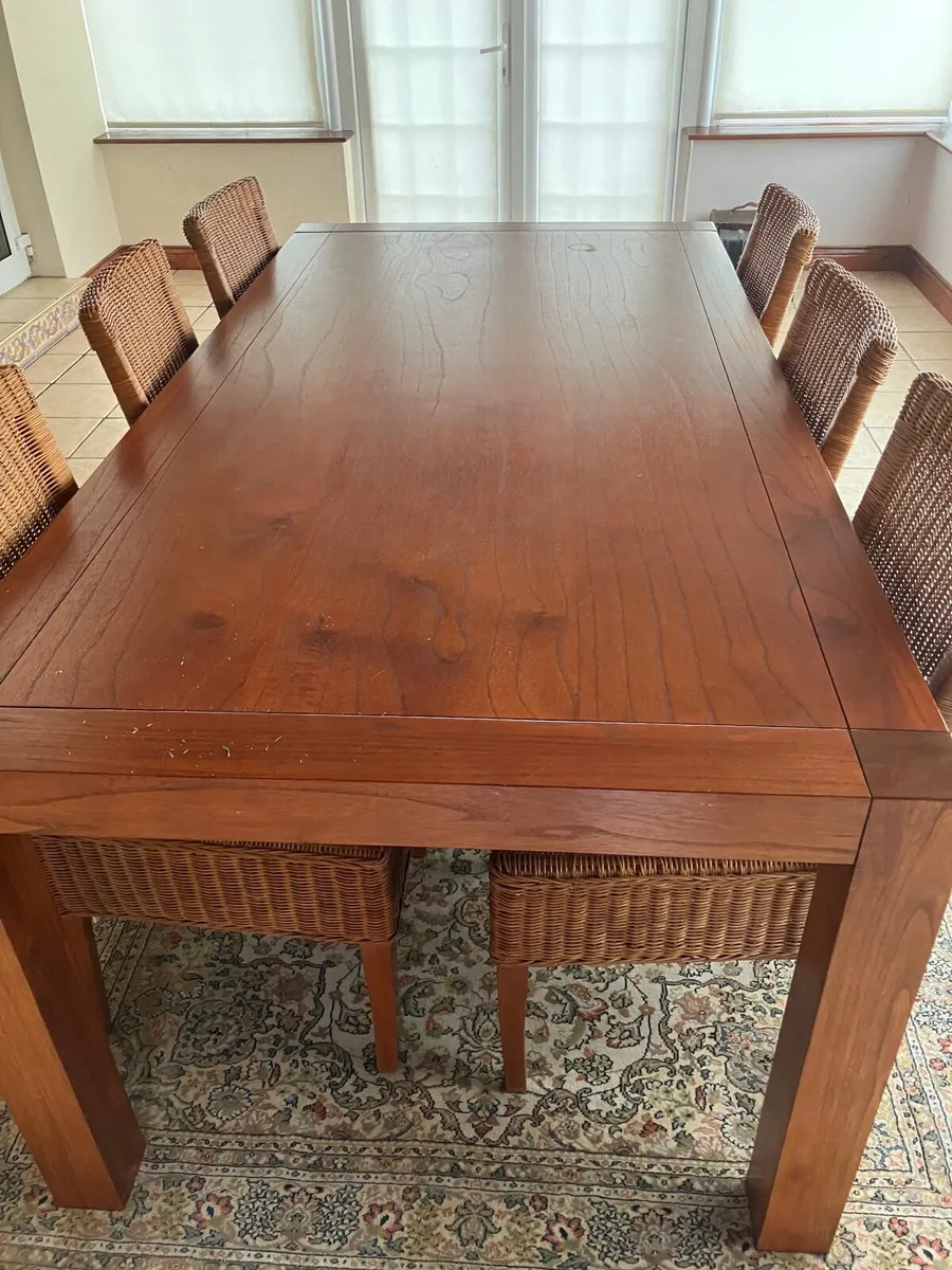 Dining table - Image 1