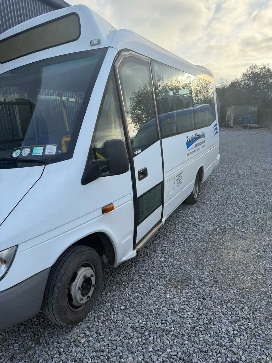 Minibus - Image 2