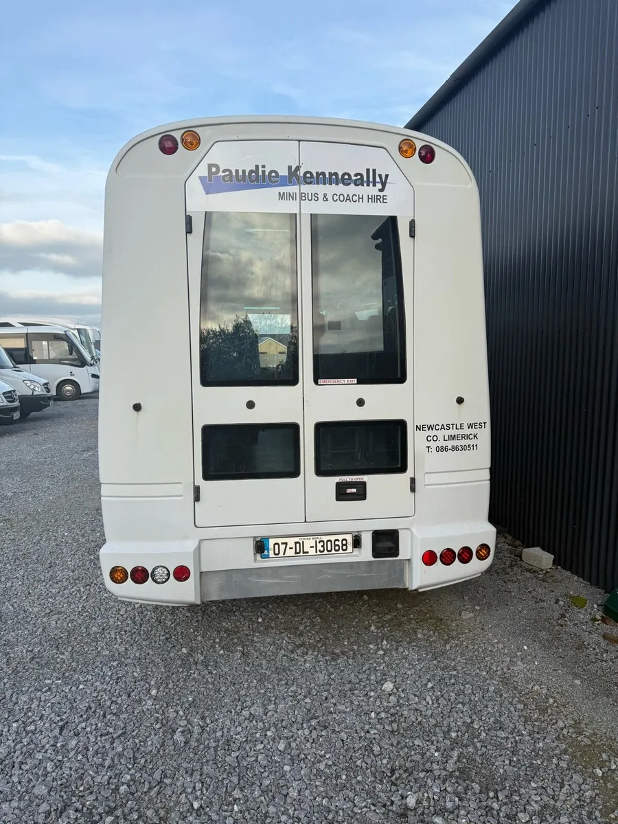 Minibus - Image 4