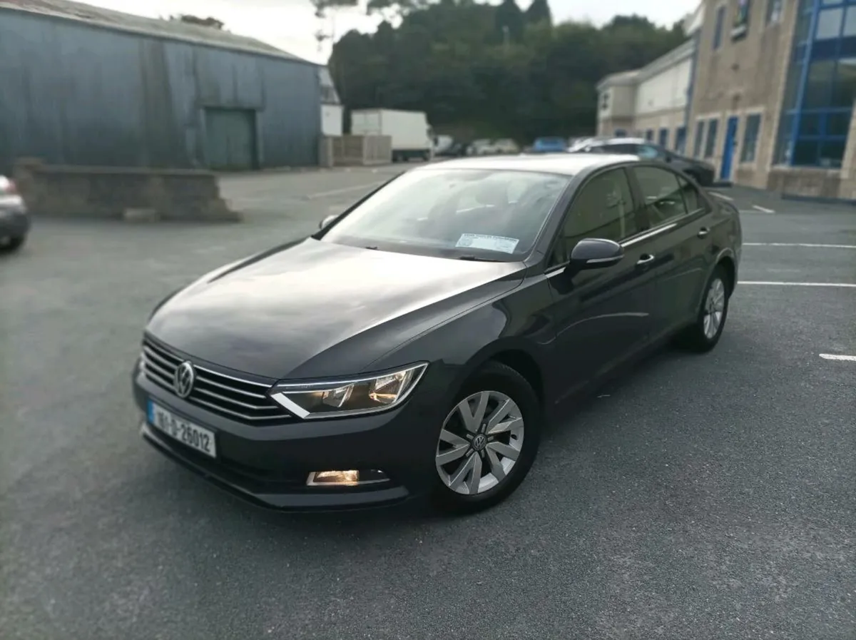 Volkswagen Passat 2016 - Image 2