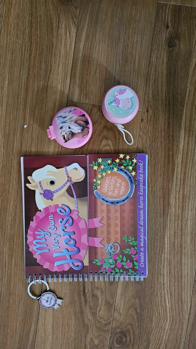 Girls horse bundle - Image 1