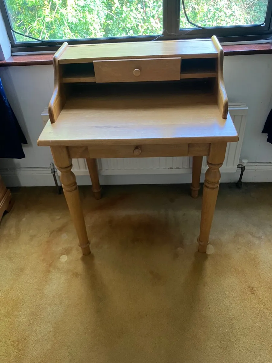 Office desk - Image 1