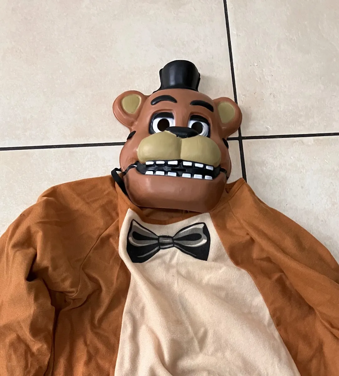 Halloween Costumes x3 - Image 1